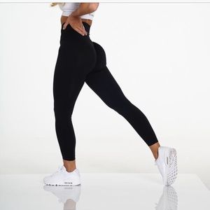 NWT NVGTN Solid Seamless Leggings
